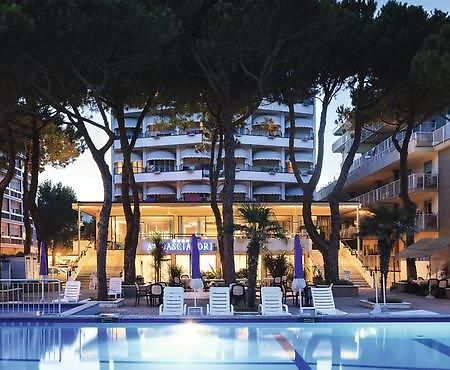 Hotel Ambasciatori Palace Лидо-ди-Езоло Экстерьер фото